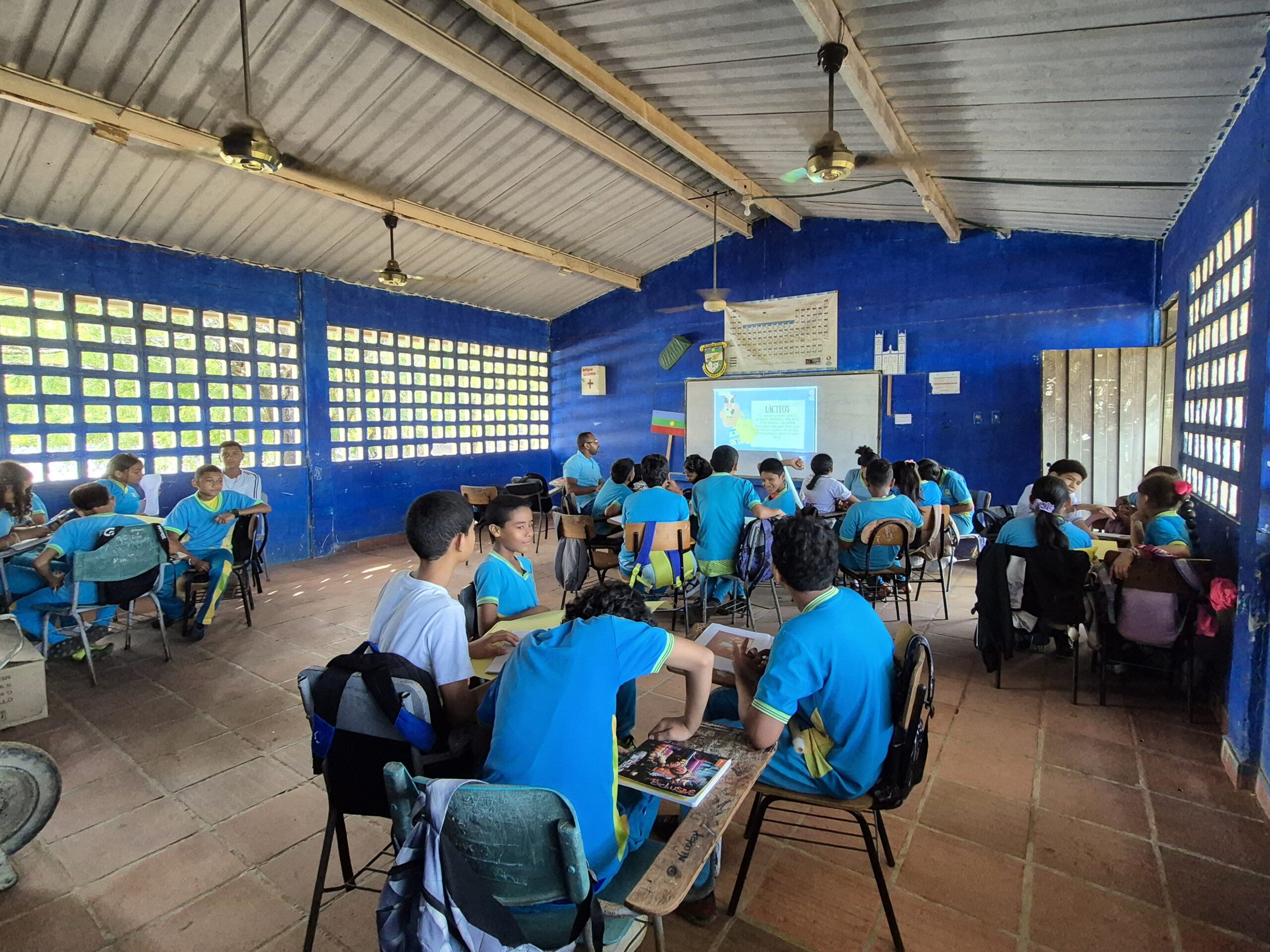 Estudiantes celebrando